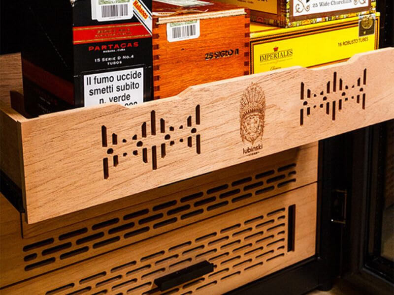 Ghé ngay Xì Gà Vàng để được tư vấn và hỗ trợ mua tủ đựng cigar chất lượng nhất